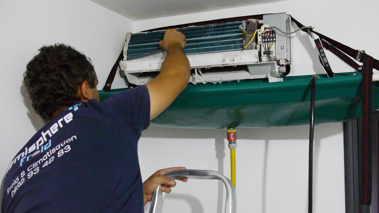 Nettoyage du bac condensat climatisation La Réunion